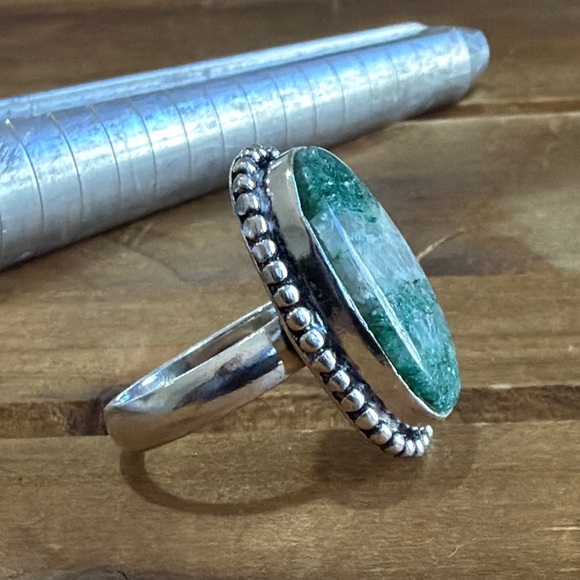 Vintage Style Genuine Aventurine Quartz Gemstone Ring Size 7 Silver 925 Plated - Picture 3 of 3